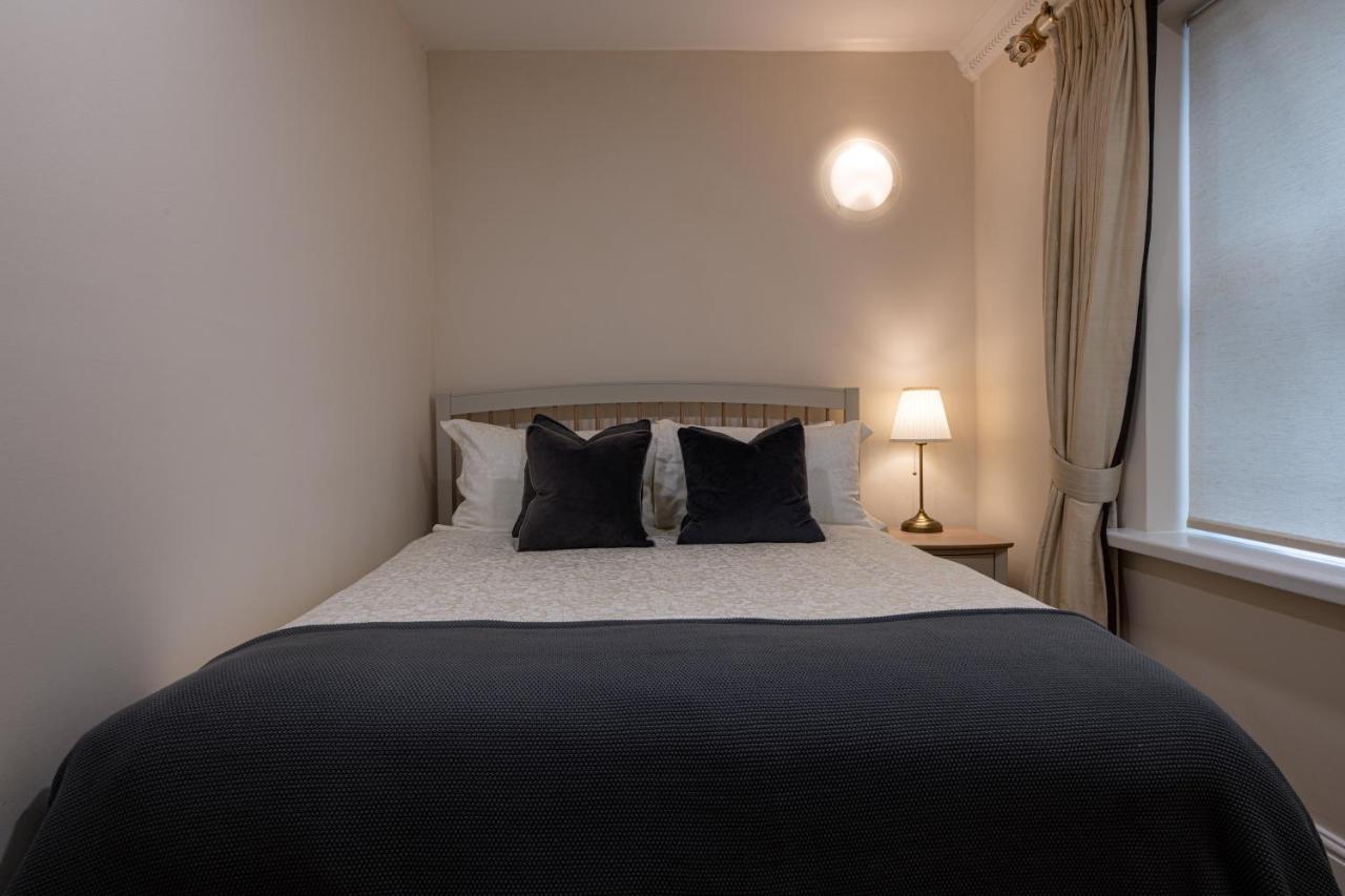Charnwood Guest House 布拉克内尔 外观 照片